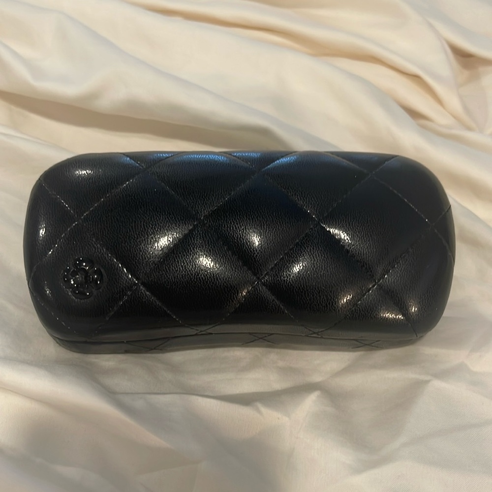 CHANEL - sunglass case - black 🖤